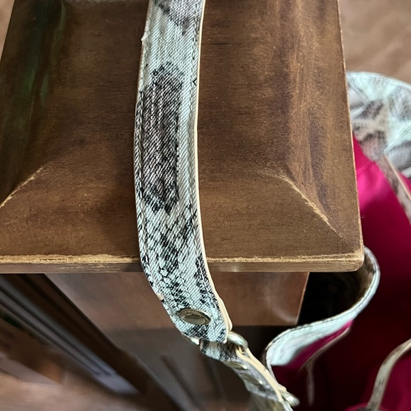 Steve Madden Snake Print Large Tote Bag with gold plated hardware - Picture 11 of 14